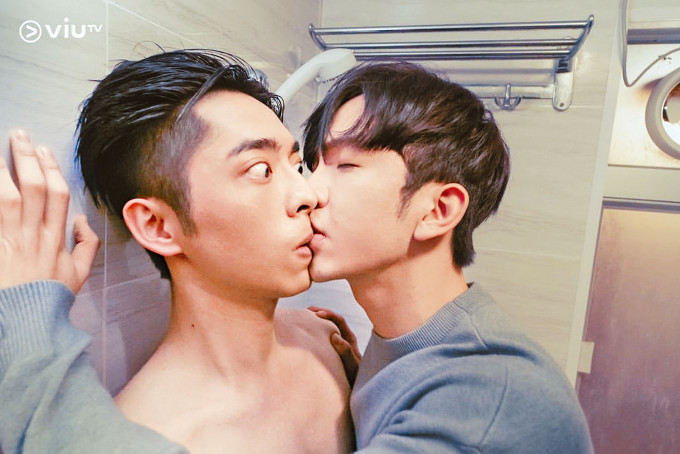 Edan与Anson Lo的一幕浴室初吻成为热话。