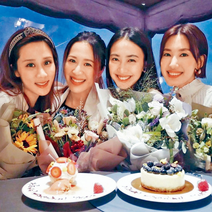 （左起）张嘉儿、岑杏贤、朱千雪及蒋家旻四姊妹欢聚。