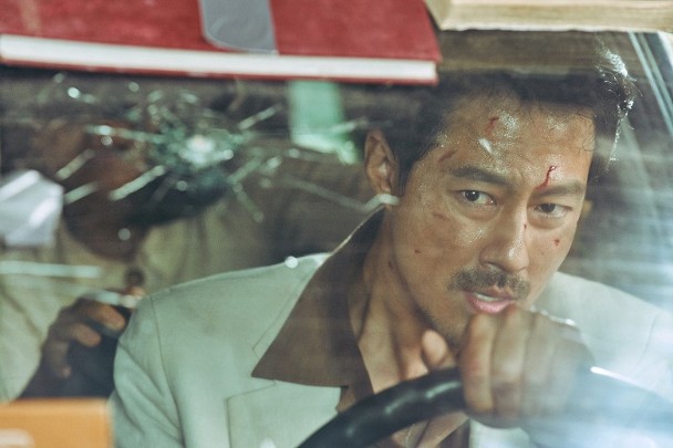 赵寅成主演的新电影《摩加迪休》在韩国上映就称冠单日预售榜。
