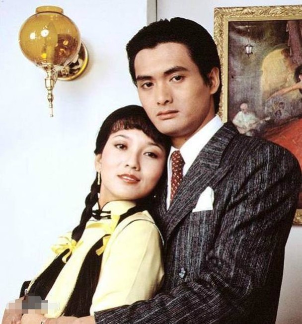 1980年凭电视剧《上海滩》许文强一角大红。