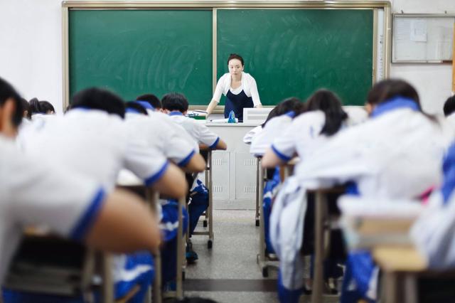 教育部：教师工资不低于公务员年底须完成